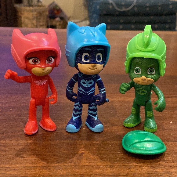 PJ Mask Figures with helmets and one shield - Picture 3 of 9